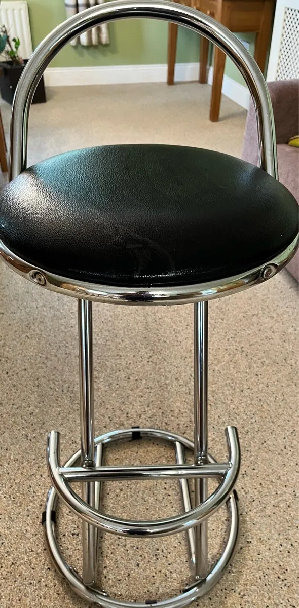 4 bar stools - Image 1