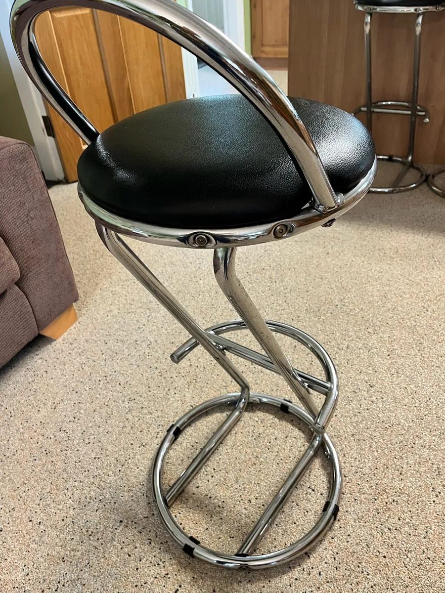4 bar stools - Image 2