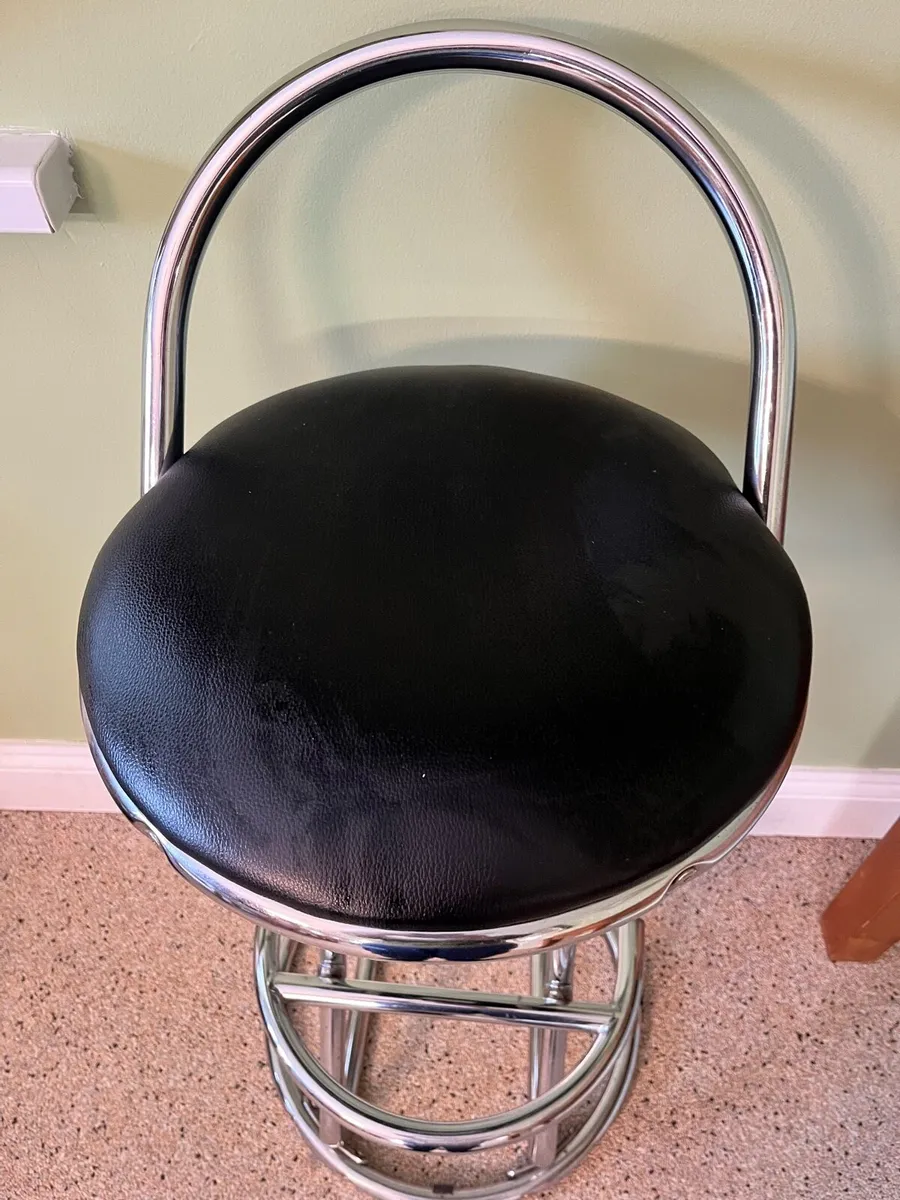 4 bar stools - Image 4