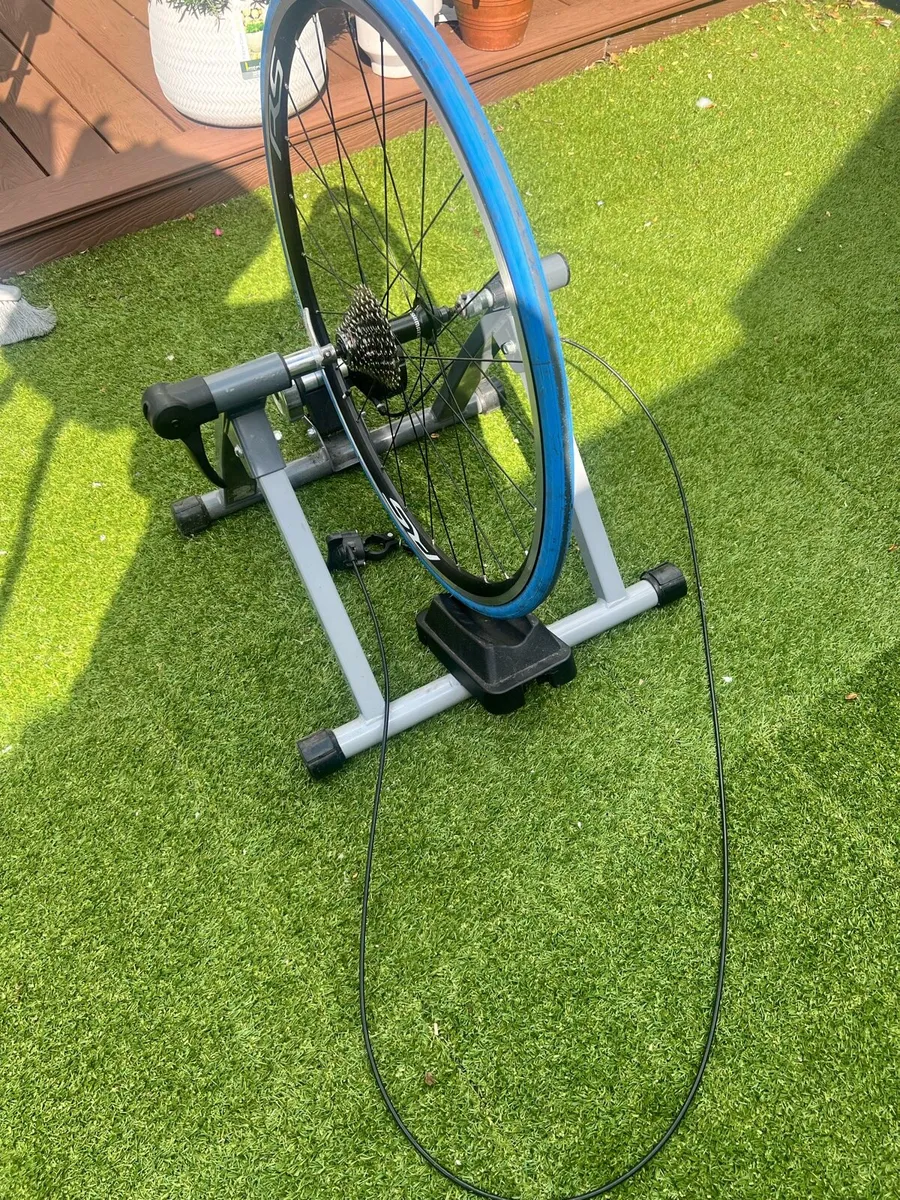 Cycling turbo trainer - Image 1
