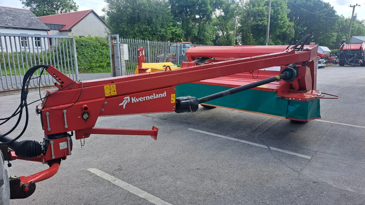 Kverneland 4332 Trailed Mower - Image 1
