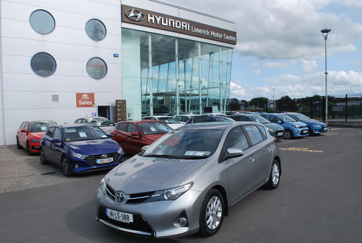 Toyota Auris 2014 - Image 1