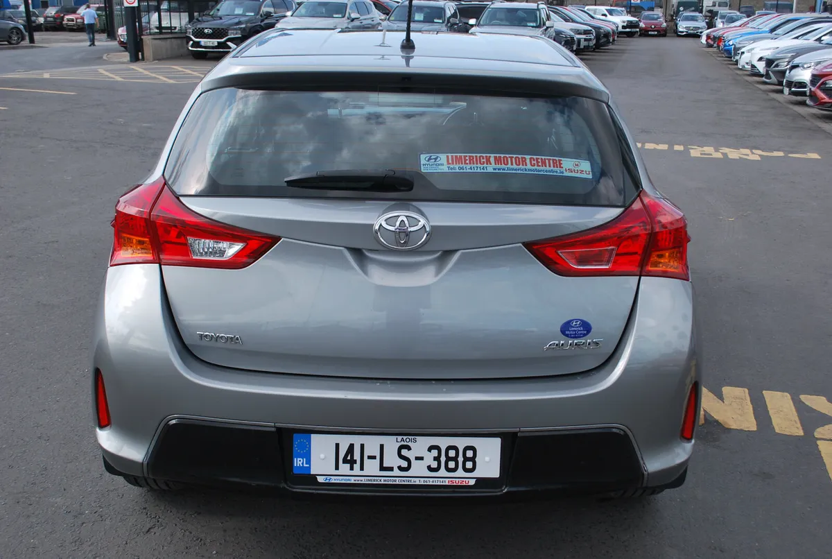 Toyota Auris 2014 - Image 4