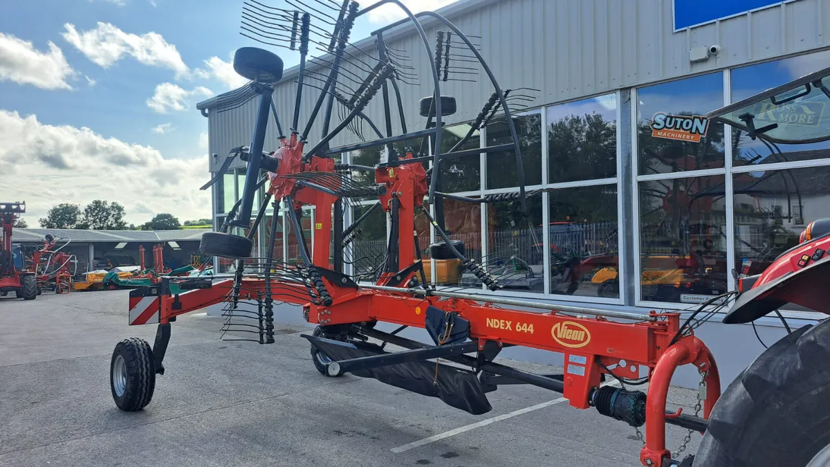 Kverneland Vicon 20 foot rake - Image 1