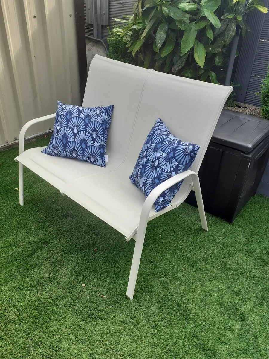 Garden table - Image 2