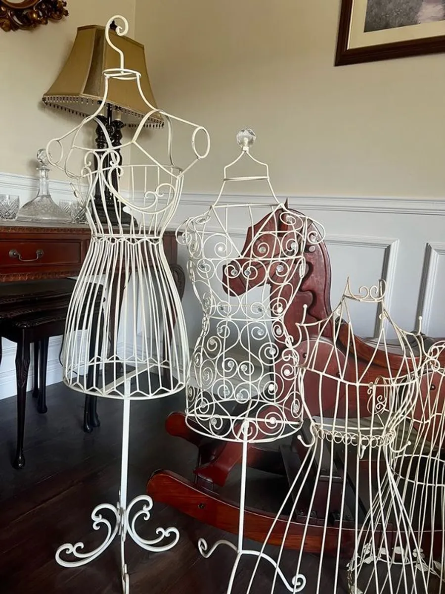 mannequins X 4 - Image 1