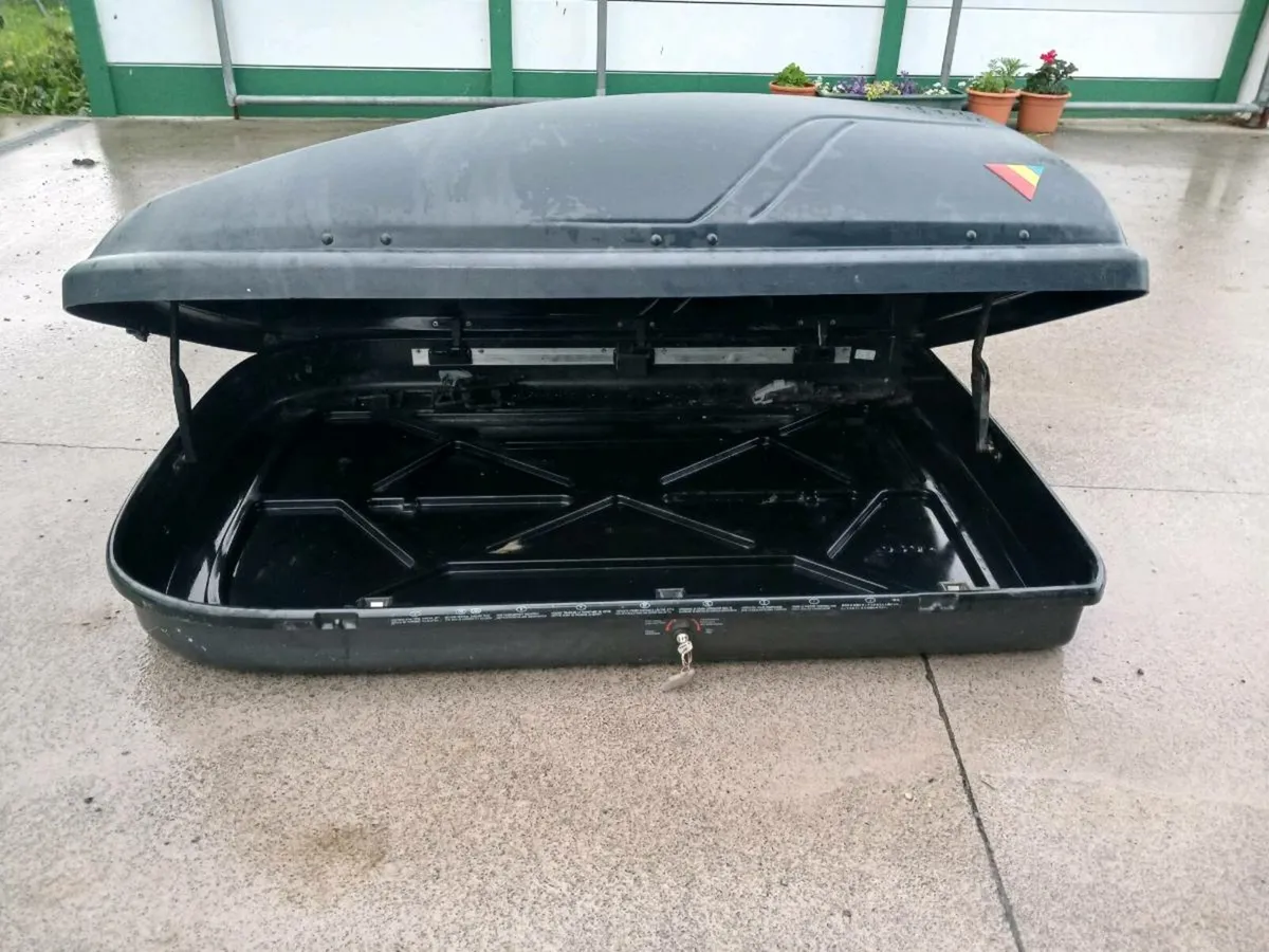 Roof box - Image 1