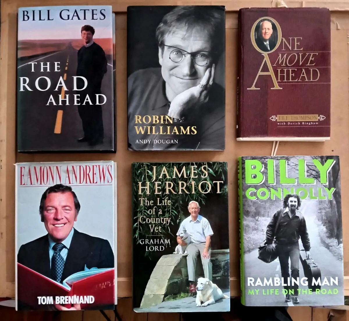 Fourteen Various Books for Twenty Euros (2 photos) - Image 1