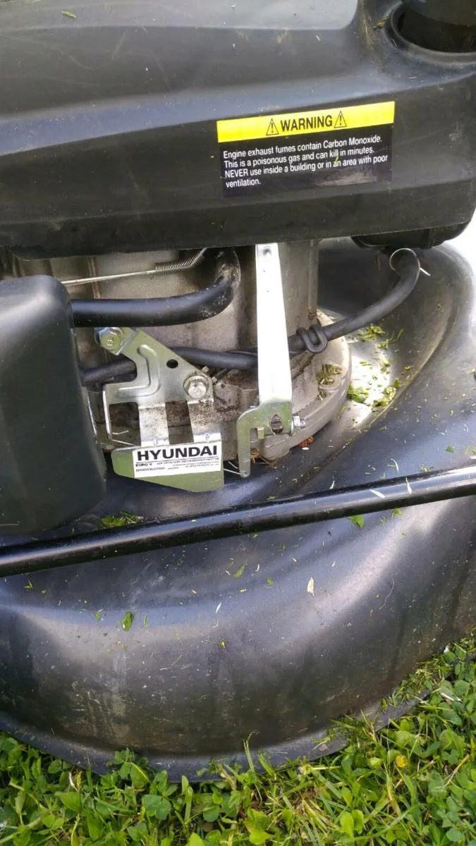 Hyundai lawn mower - Image 3