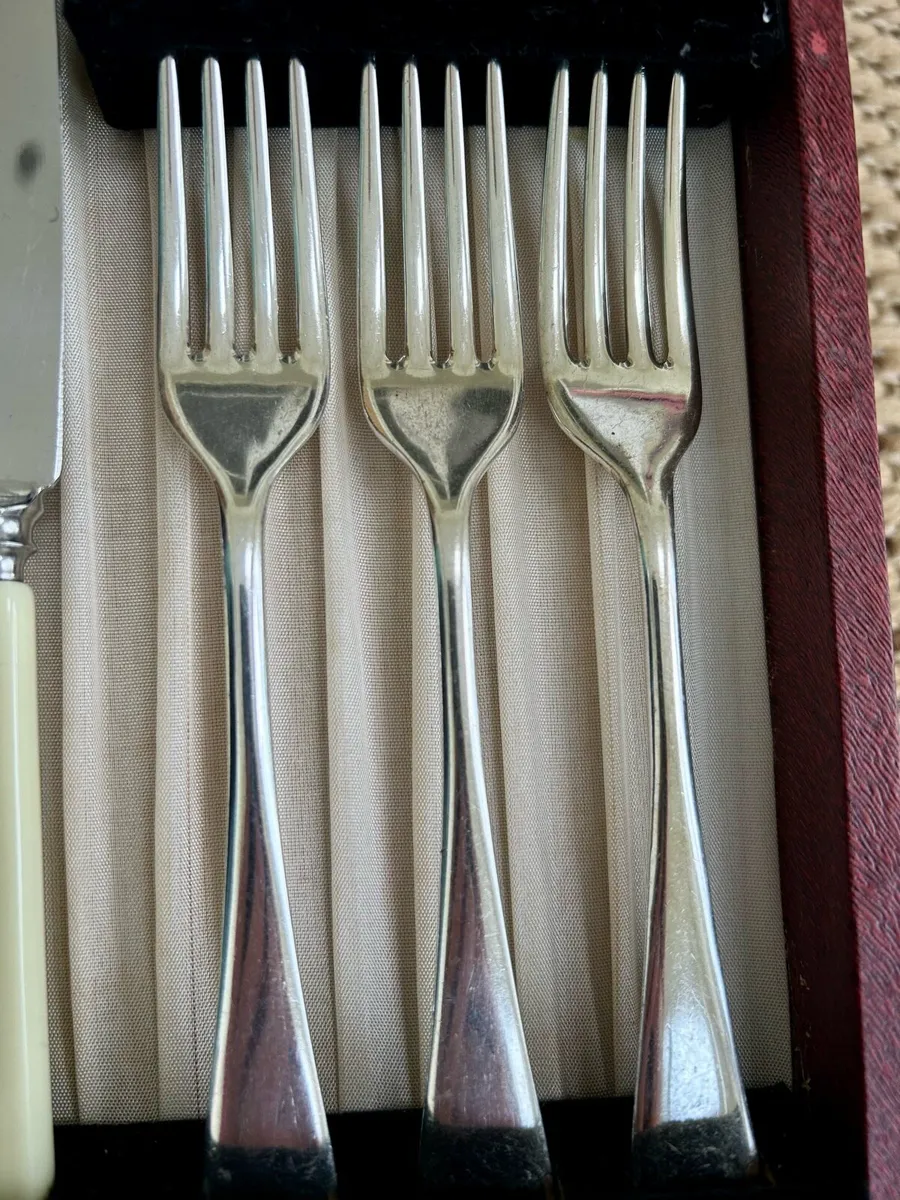 Vintage canteen of silver plated cutlery - Image 3