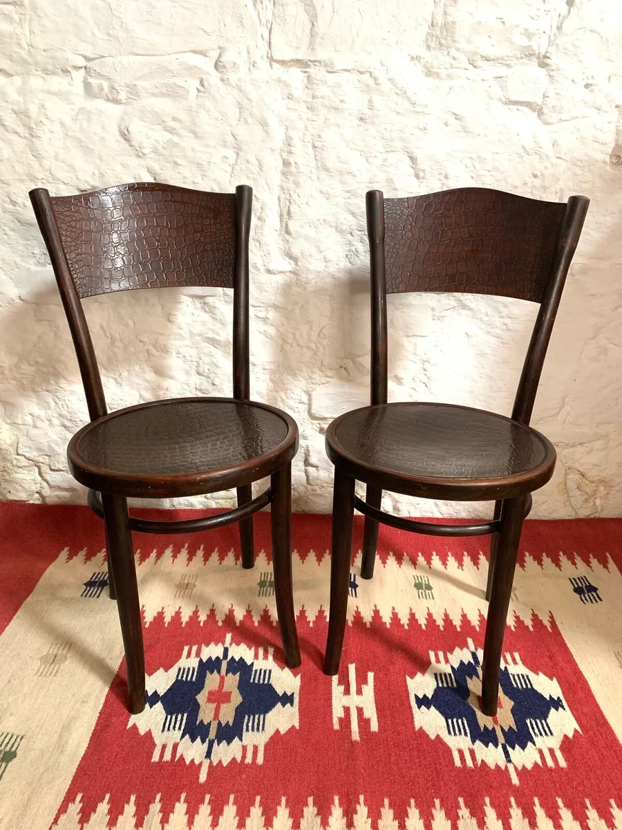 A pair of original Thonet bentwood chairs. - Image 1