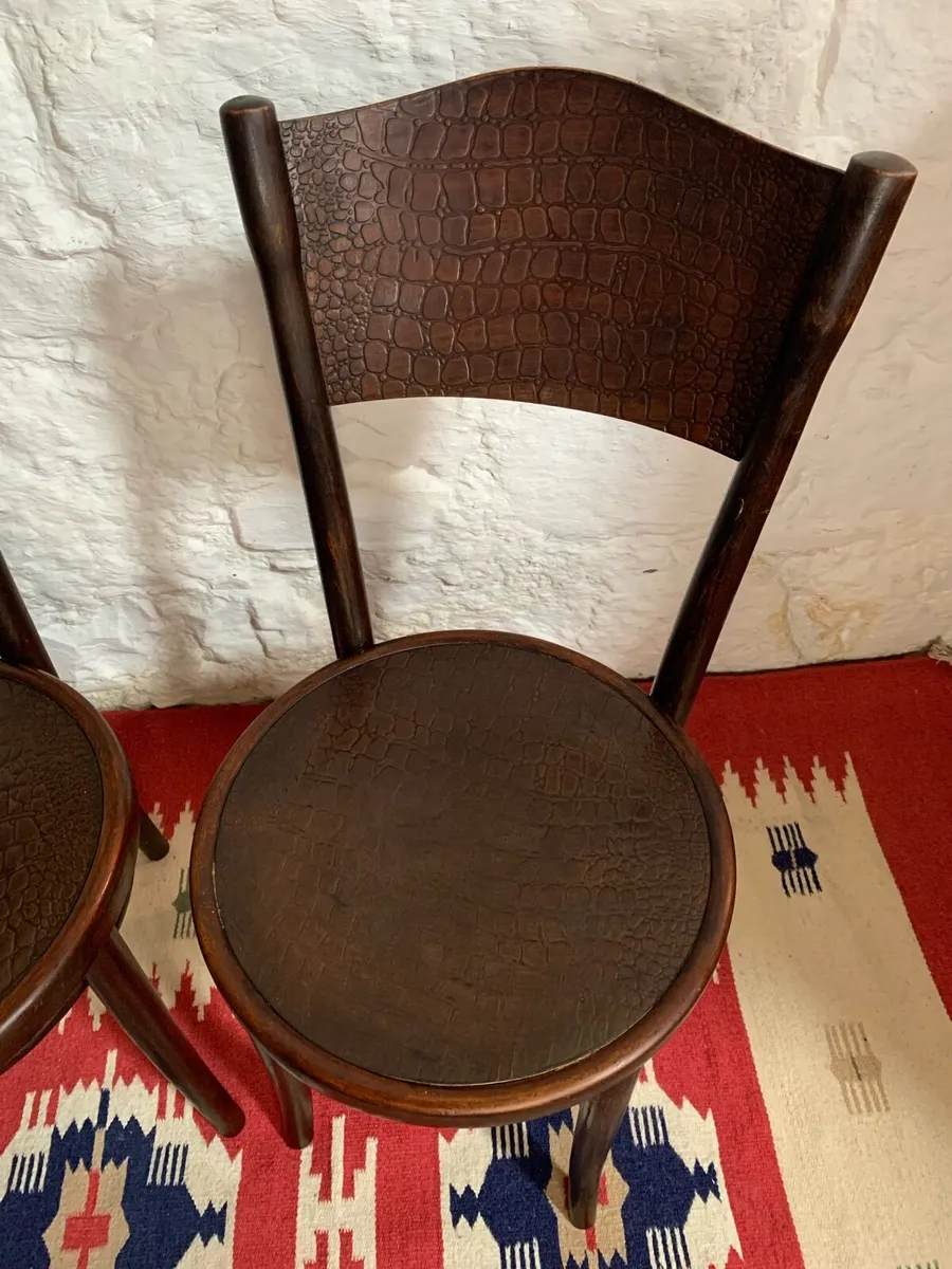 A pair of original Thonet bentwood chairs. - Image 4