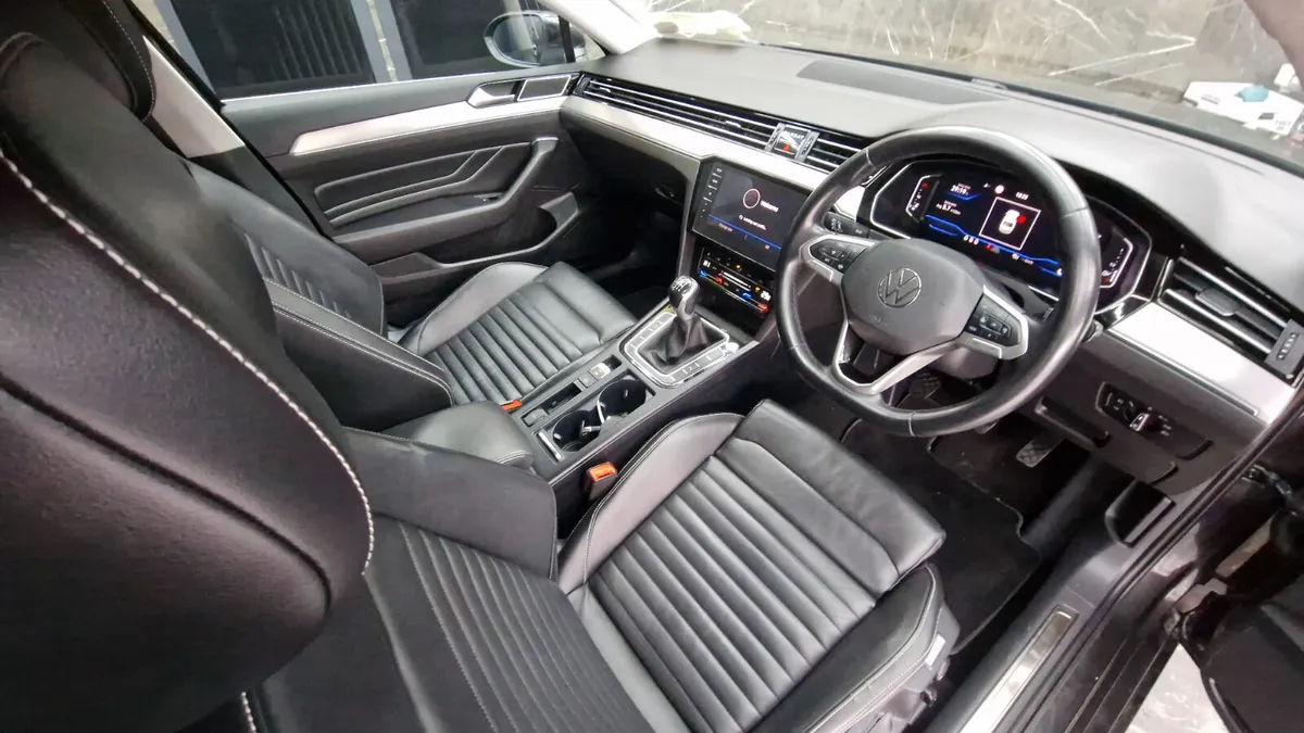 VOLKWAGEN PASSAT 2.0 TDI 150HP ELEGANCE - Image 3