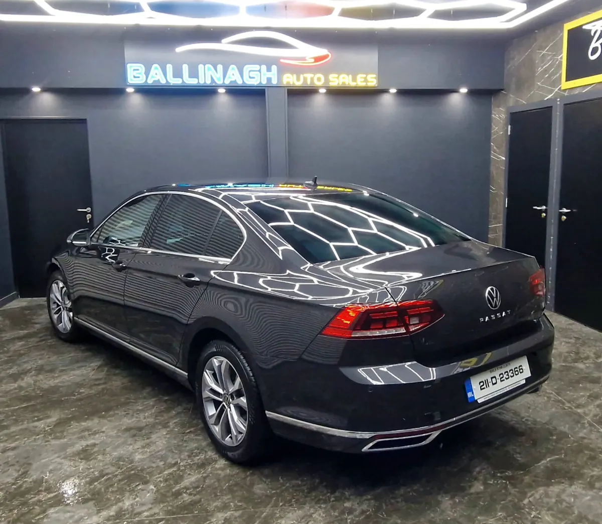 VOLKWAGEN PASSAT 2.0 TDI 150HP ELEGANCE - Image 2