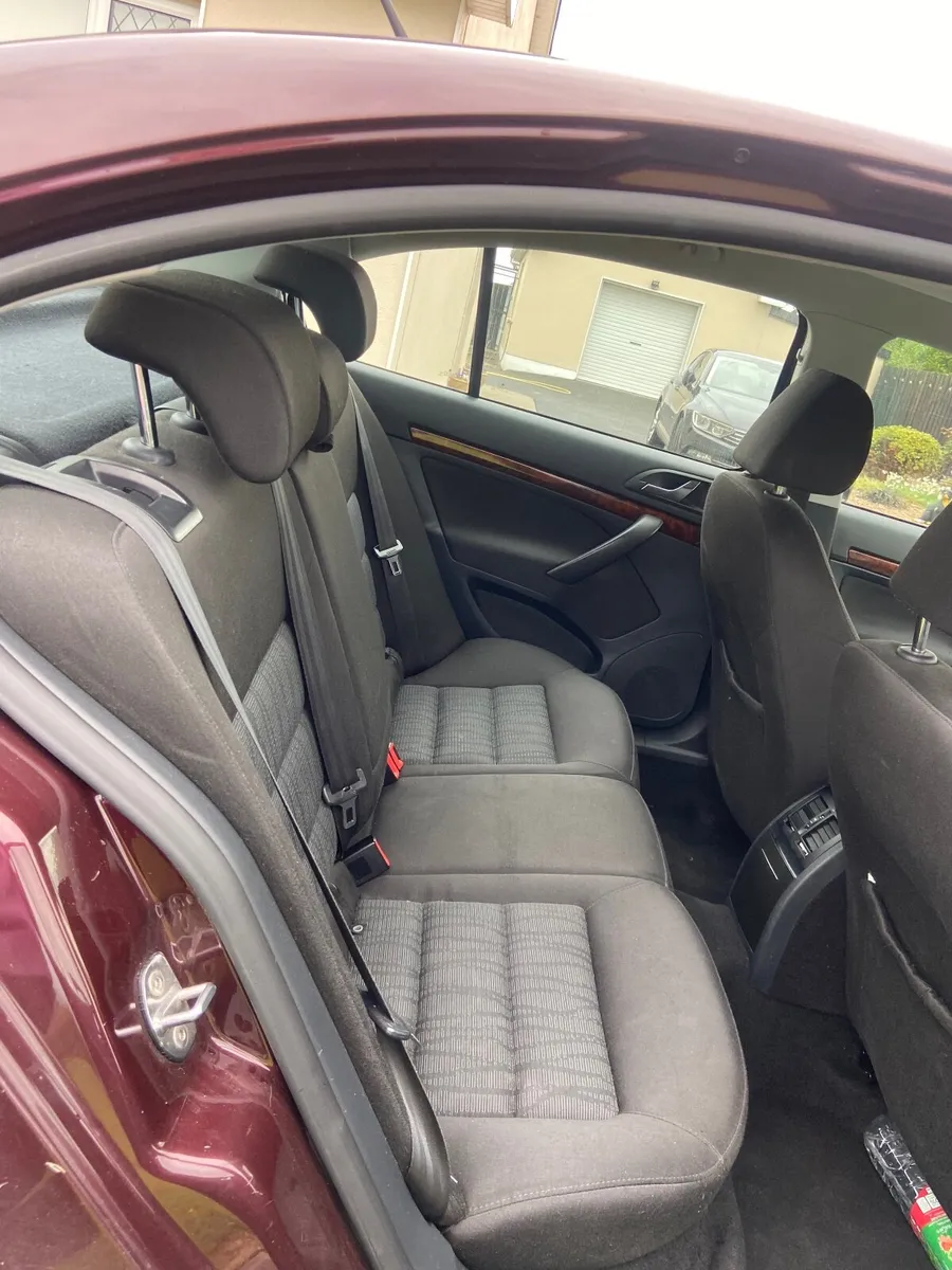 Skoda Octavia 2011 - Image 2