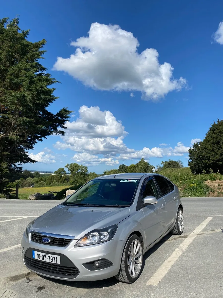 Ford Focus 2010 - Image 2