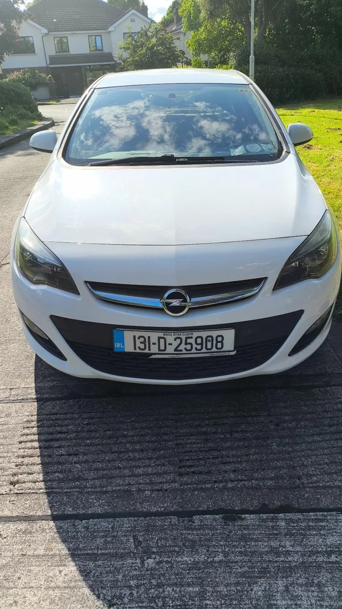 Opel Astra 2013 - Image 1