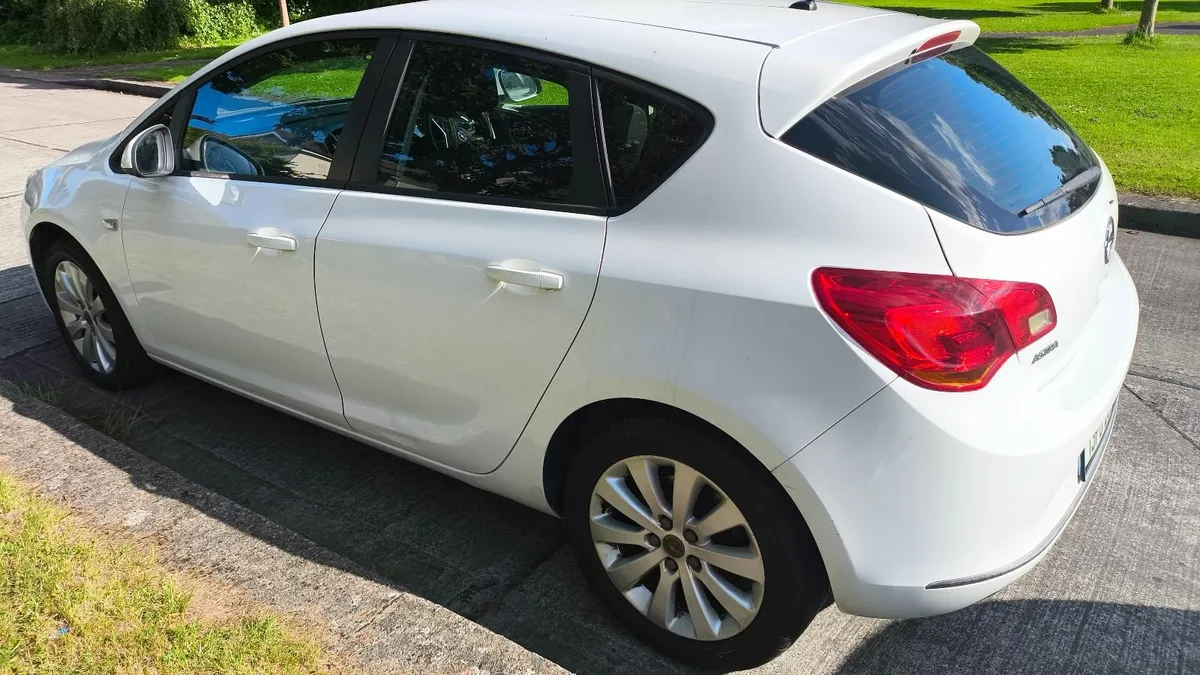 Opel Astra 2013 - Image 4