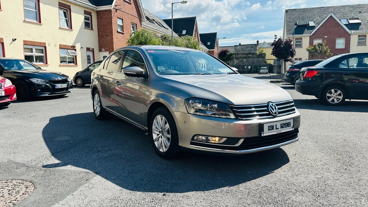 Volkswagen Passat 2013 - Image 2