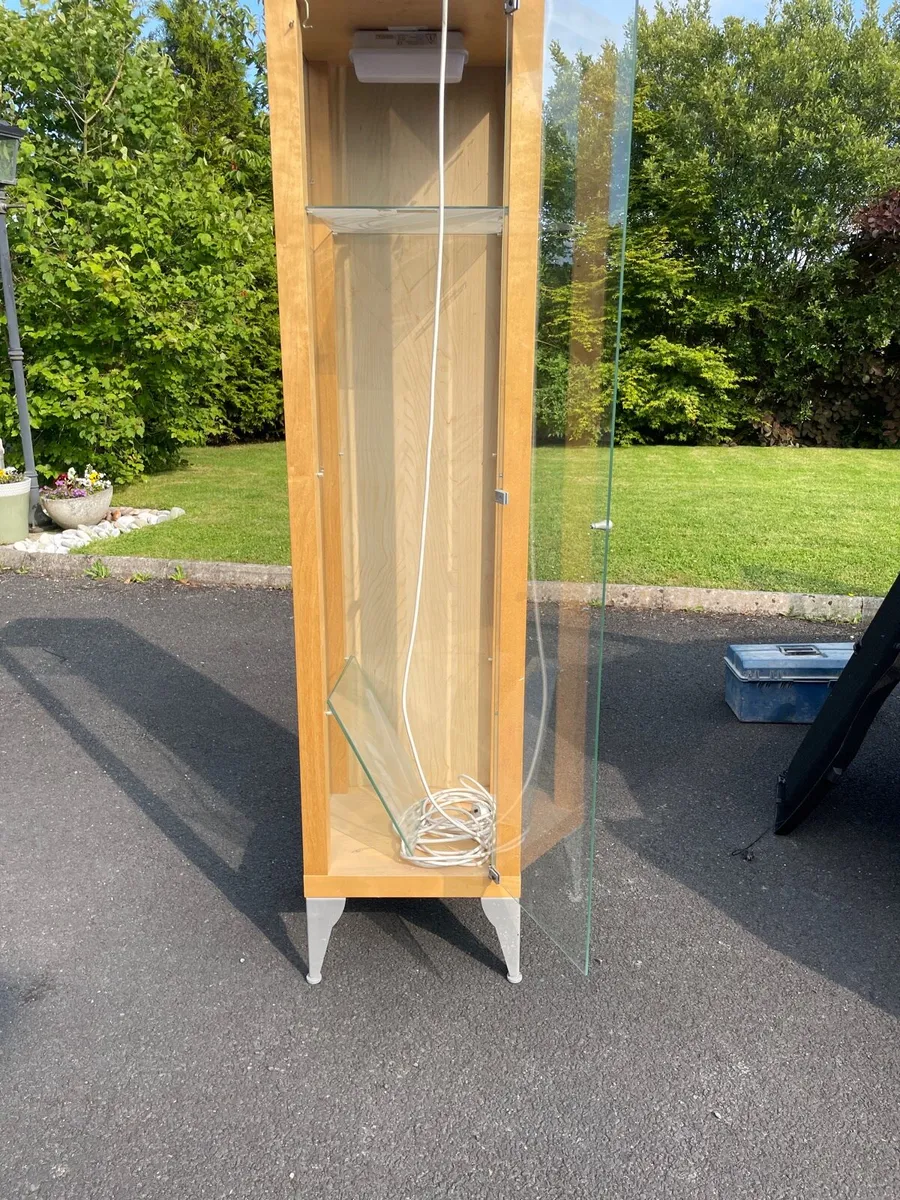 Cabinet - Image 1