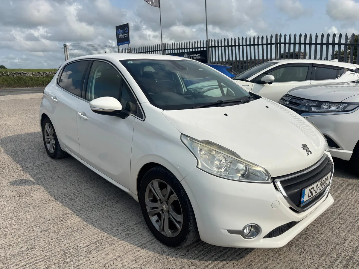 Peugeot 208 Allure automatic 2015 - Image 1