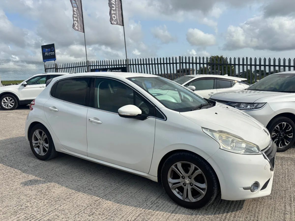 Peugeot 208 Allure automatic 2015 - Image 3