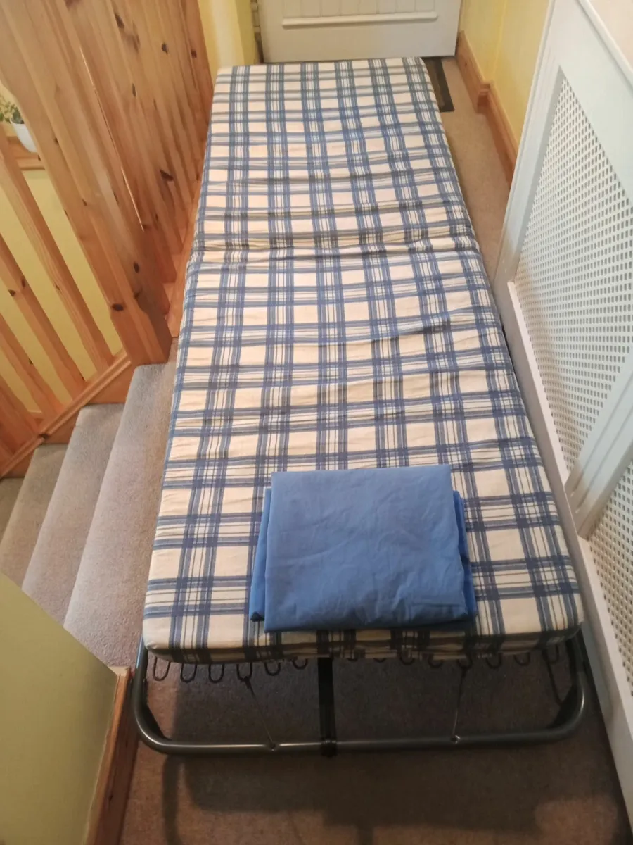 Fold Up Bed + Bed Linen - Image 1