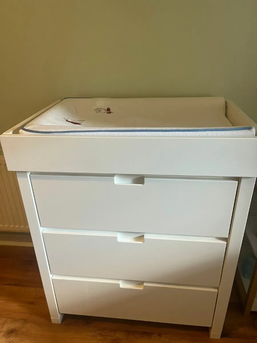 White Pine wood changing unit - chest of drawers - Image 1