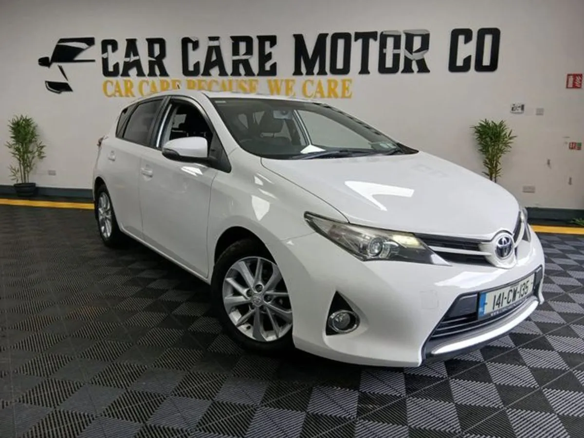 Toyota Auris 1.4 D-4d Aura 4DR - Image 3