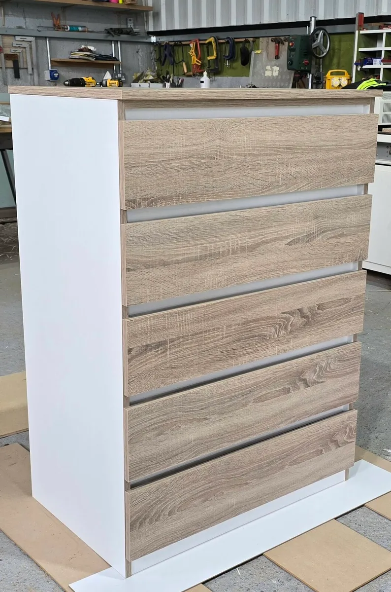 Chest of drawers - Image 1