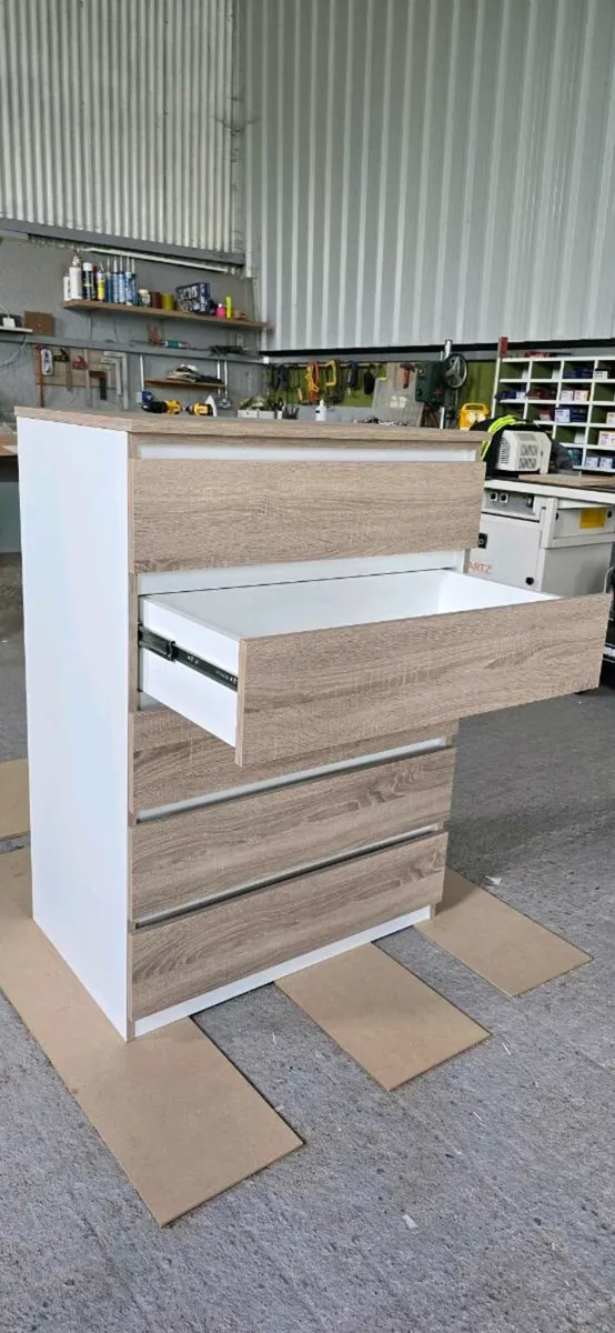 Chest of drawers - Image 4