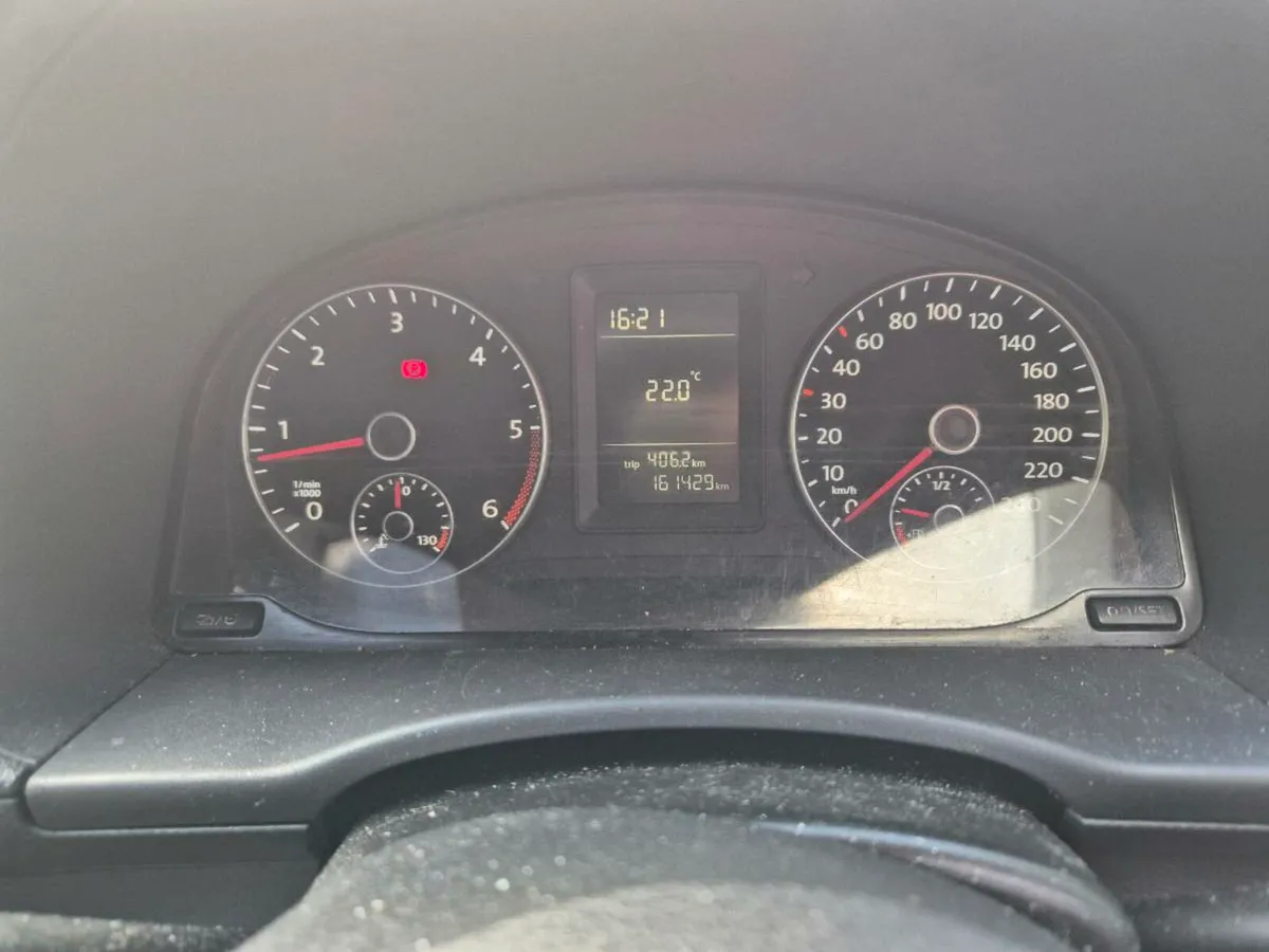 131 vw caddy doe tax 1 owner low km - Image 3