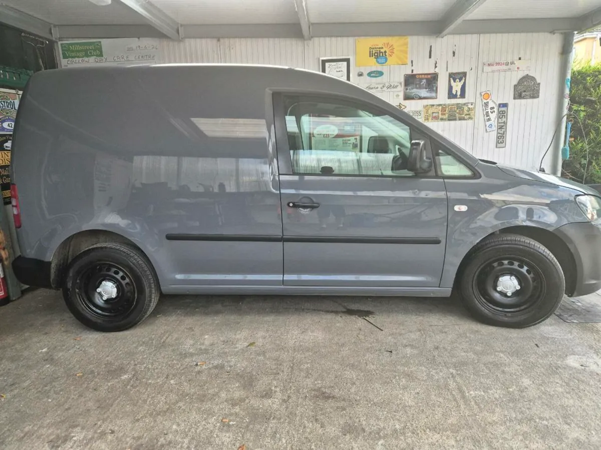 131 vw caddy doe tax 1 owner low km - Image 4