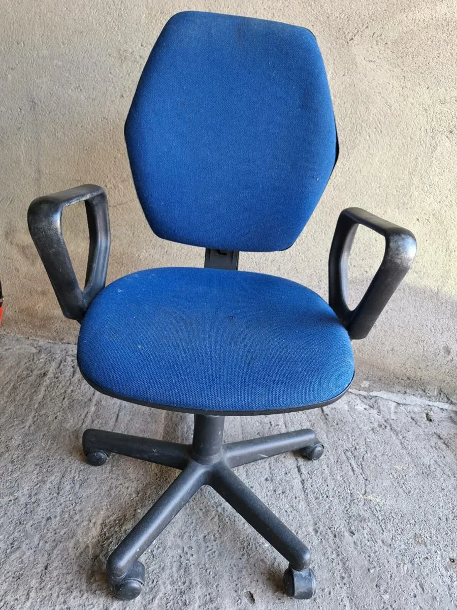 Office chair - Image 1