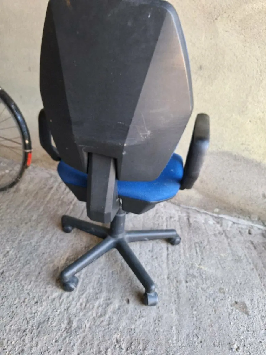 Office chair - Image 3