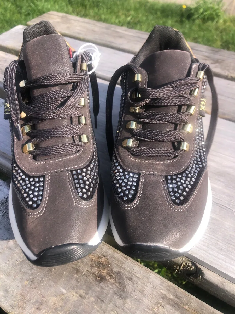 Women’s Trainers. Size 4 - Image 1