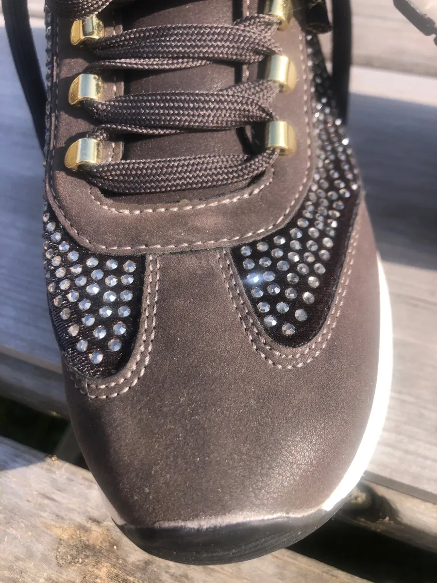 Women’s Trainers. Size 4 - Image 4