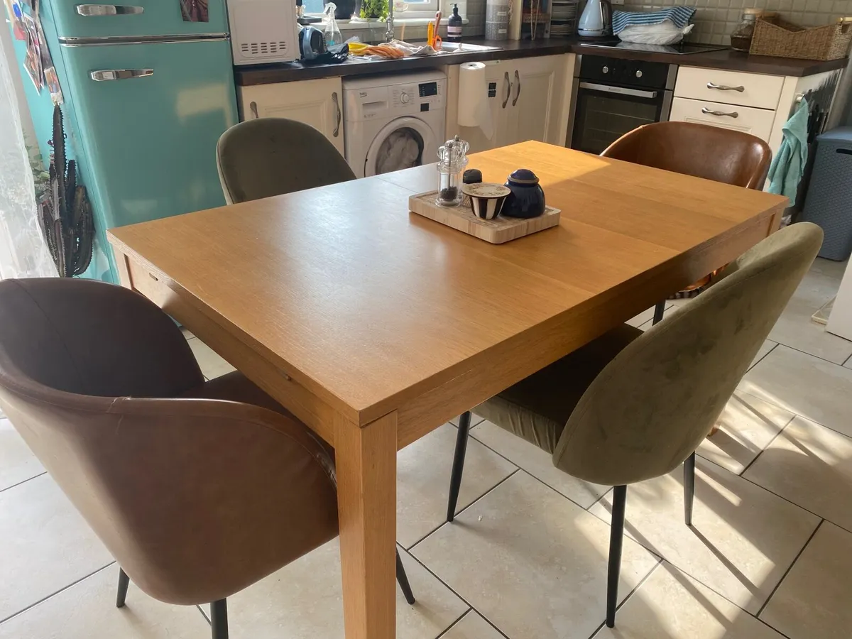Extendable wooden table, (fits 6, extn fits 10) - Image 2
