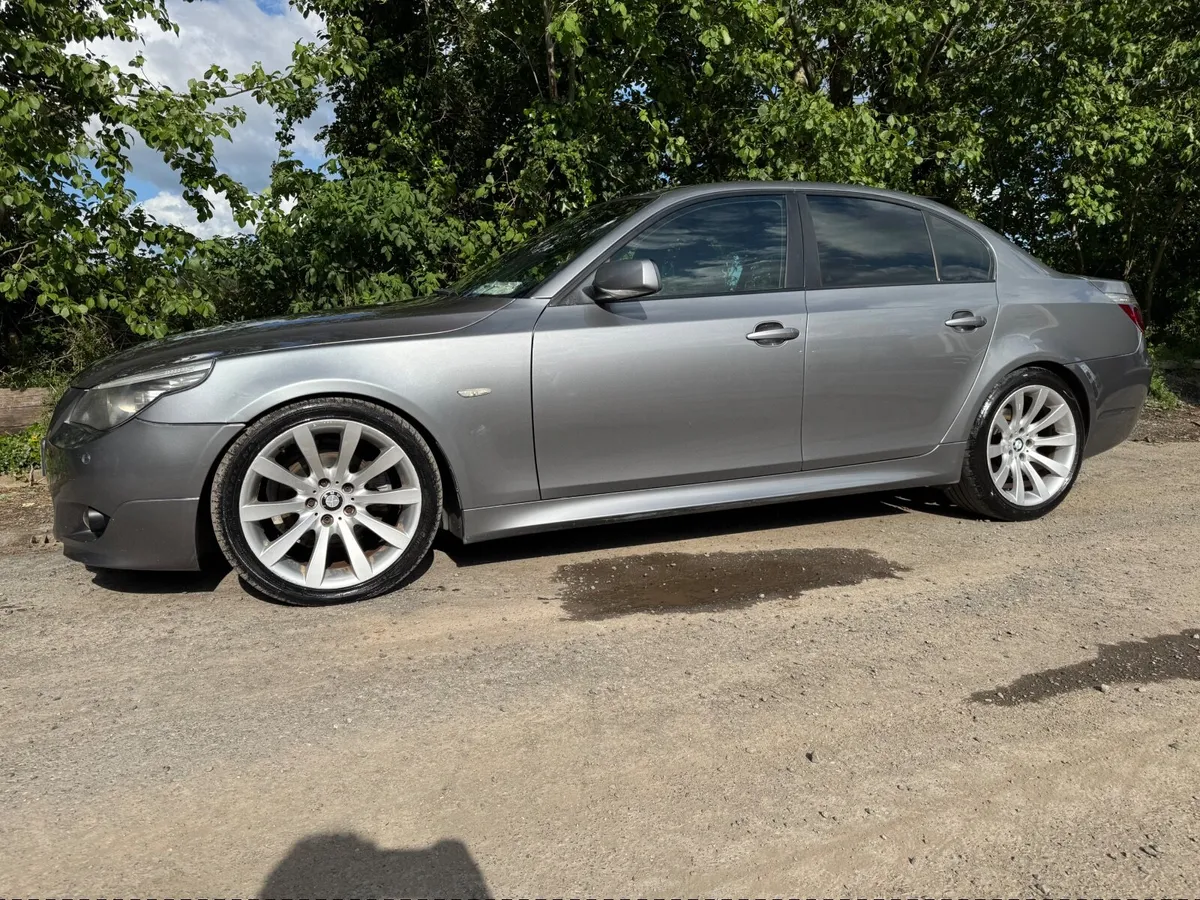BMW 520d LCI automatic (LOW MILES) - Image 1