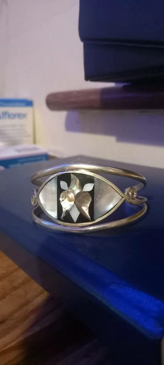 Beautiful Vintage Silver & Mother o Pearl Bracelet - Image 1