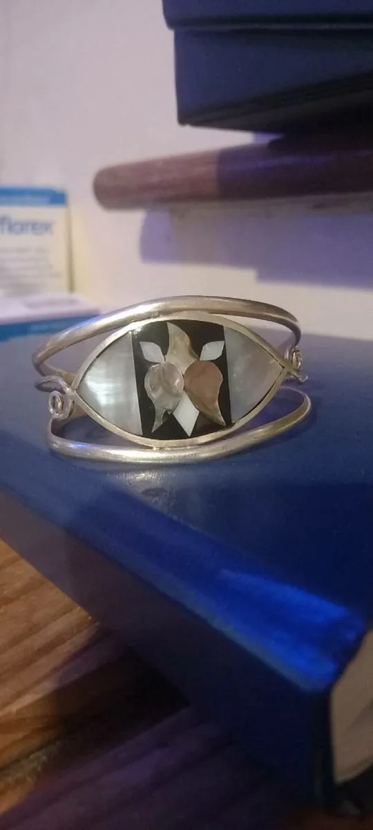 Beautiful Vintage Silver & Mother o Pearl Bracelet - Image 2