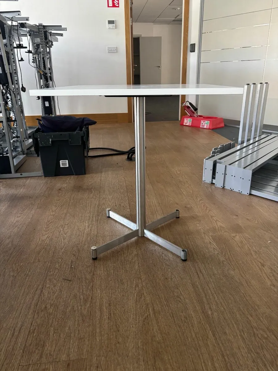 Small office table - Image 1