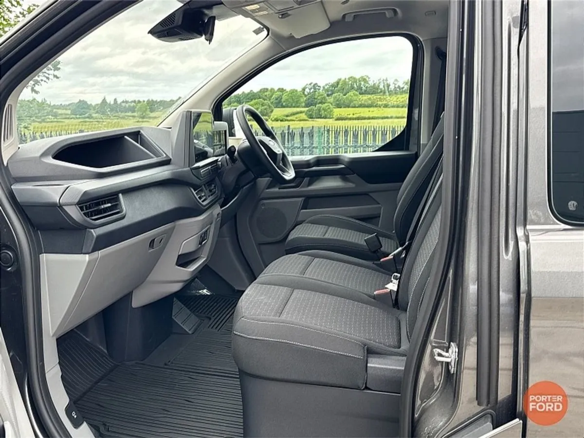 Ford Transit Custom Kombi  9 Seats phev trend - Image 4