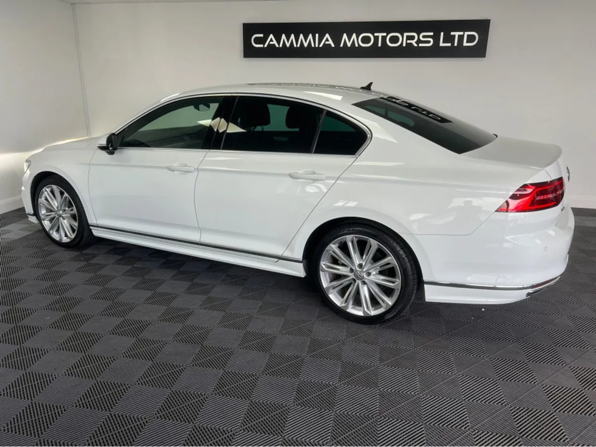 Volkswagen Passat  volkswagen Passat   R- Line - Image 3