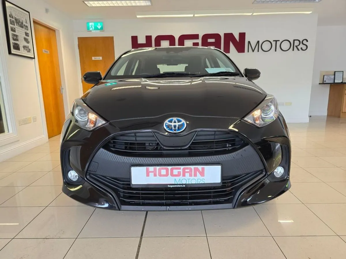 Toyota Yaris Hybrid Luna Automatic - Image 2