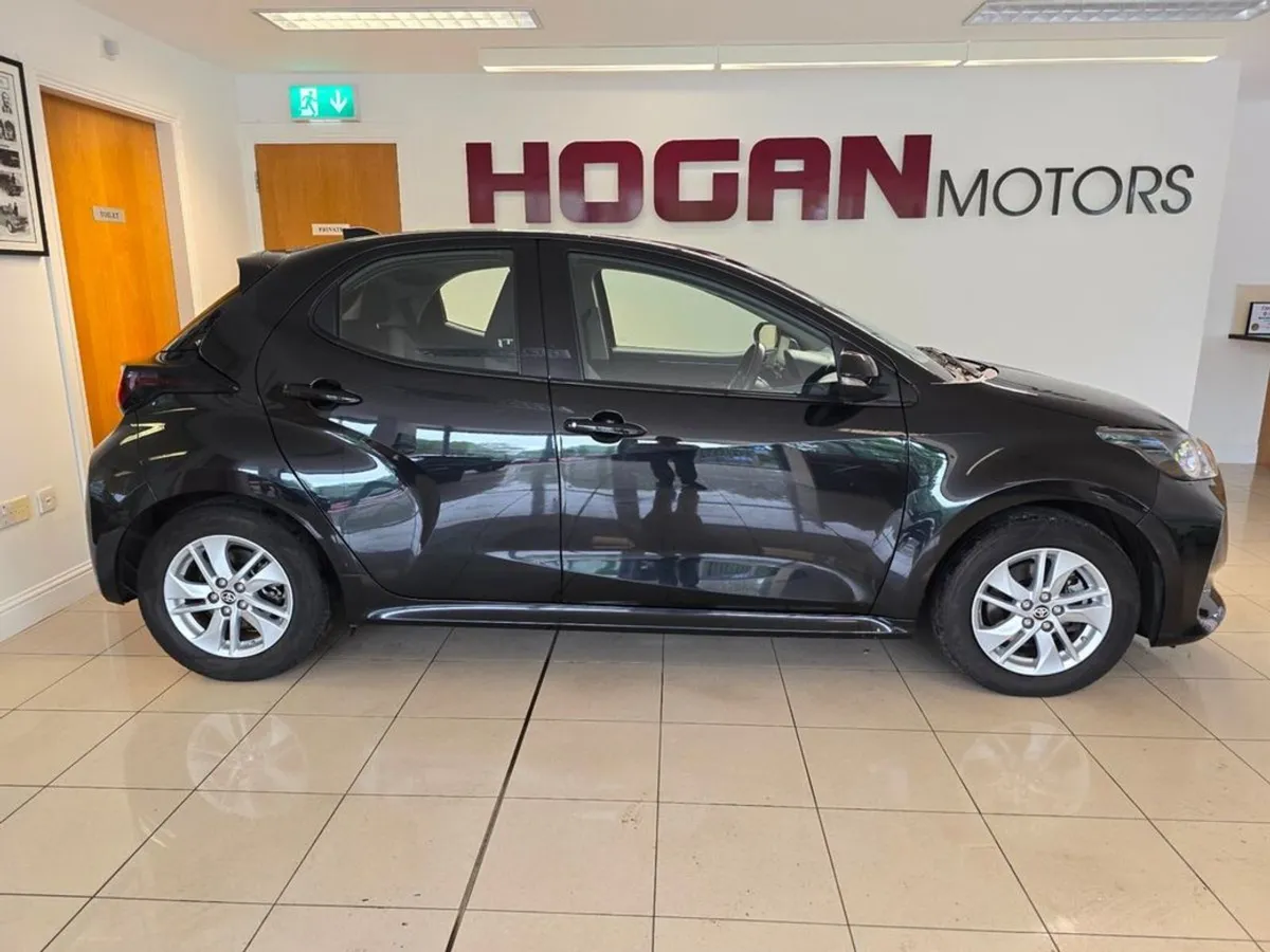 Toyota Yaris Hybrid Luna Automatic - Image 3