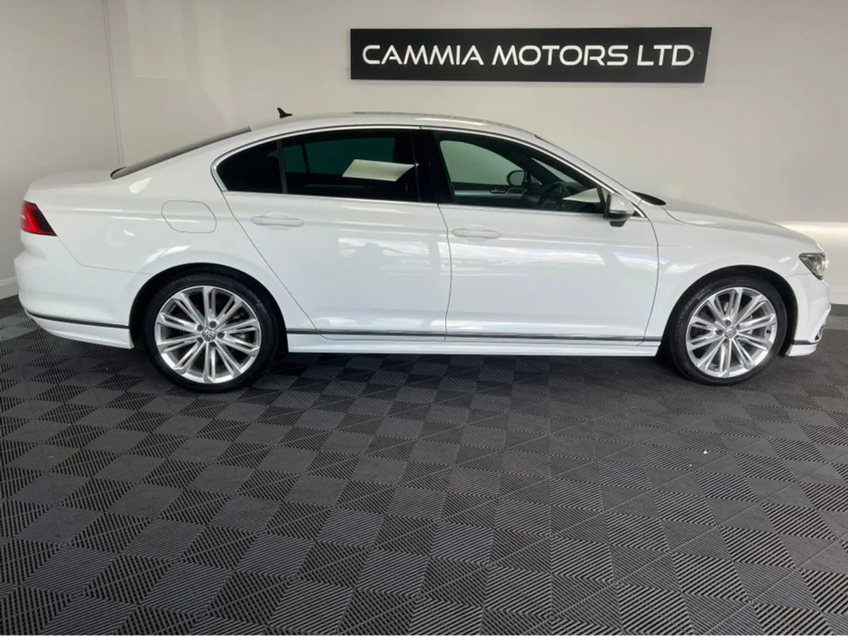 Volkswagen Passat  volkswagen Passat   R- Line - Image 4