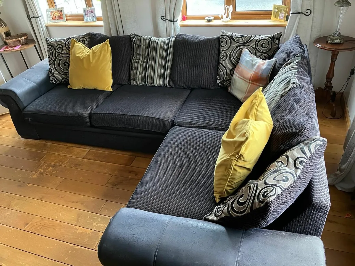 L couch - Image 1