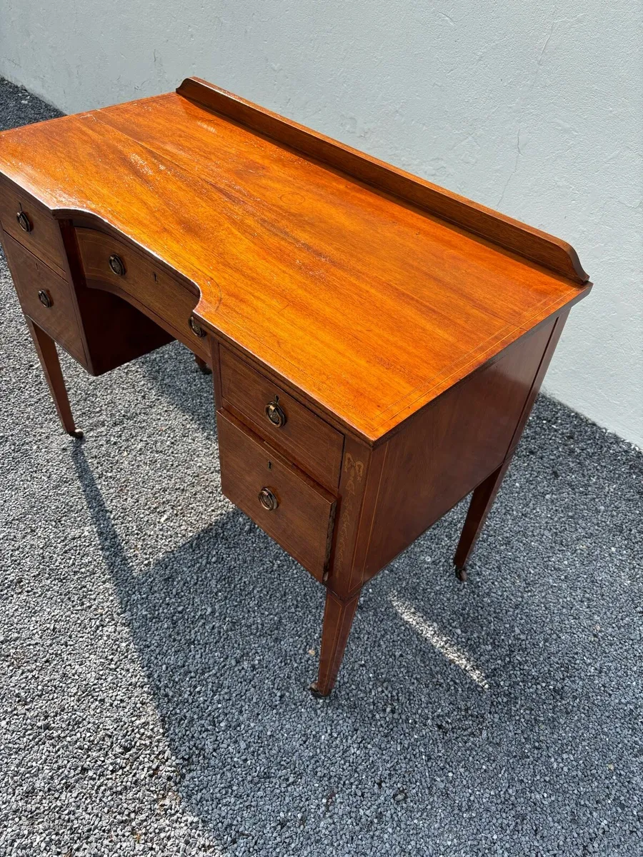 Inlaid desk by Hicks - Image 2