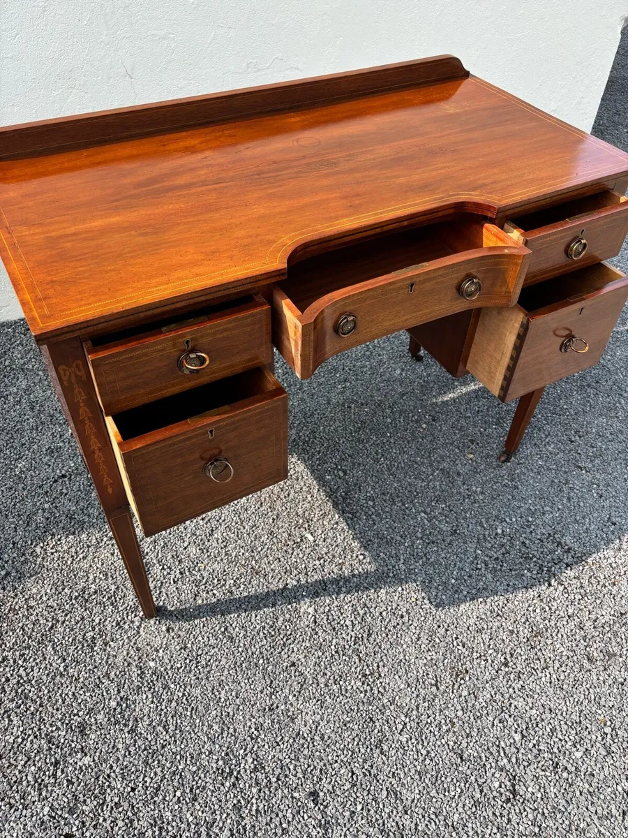 Inlaid desk by Hicks - Image 3